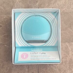 FOREO LUNA 4 Play Facial Cleansing Brush - Aqua Blue